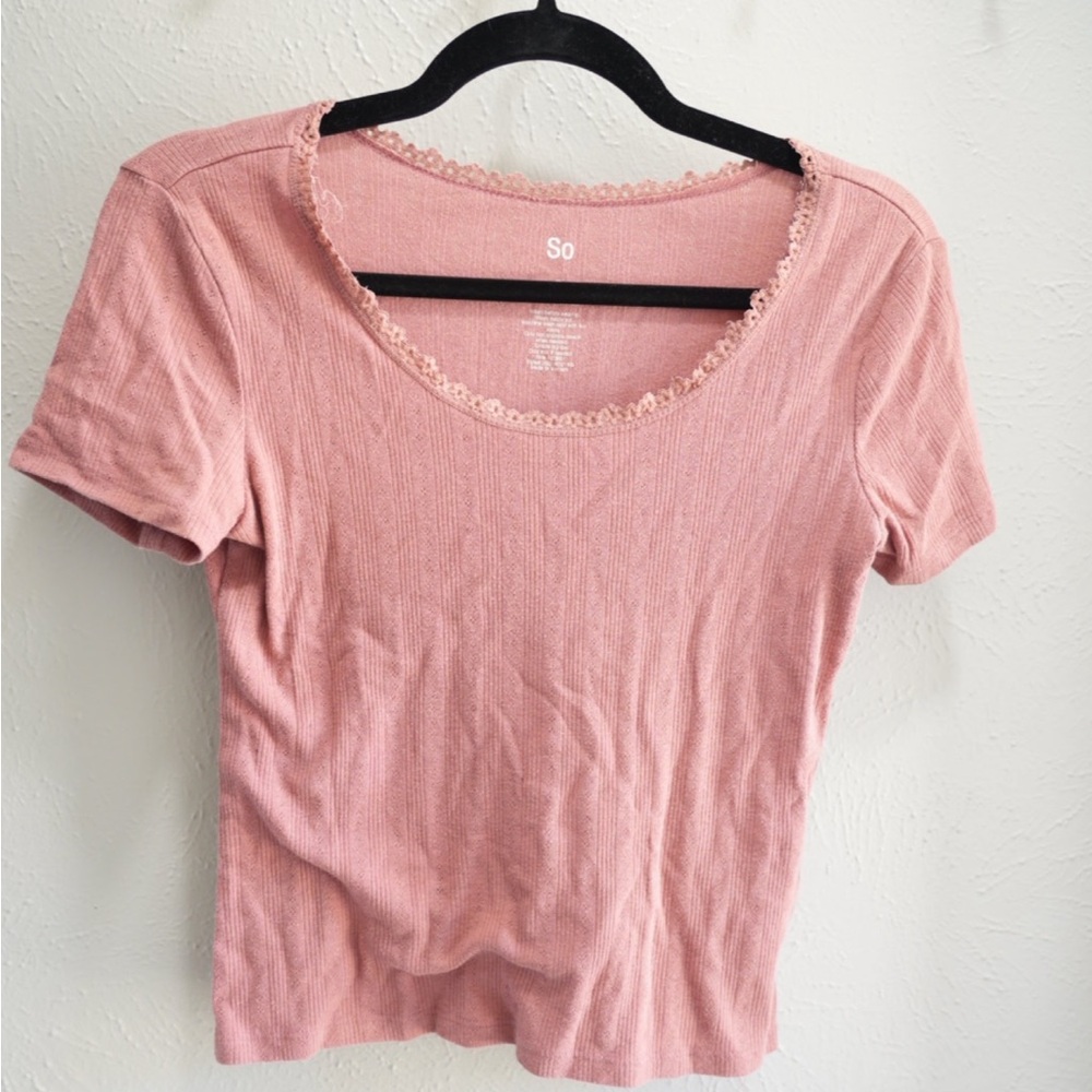 SO Women's Short Sleeve Ribbed Tee in Soft Pink Y2K